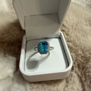 Stunning Silver Ring with Blue Gemstone